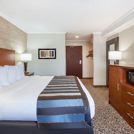 Wingate By Wyndham Detroit Metro Airport Hotel Romulus Buitenkant foto